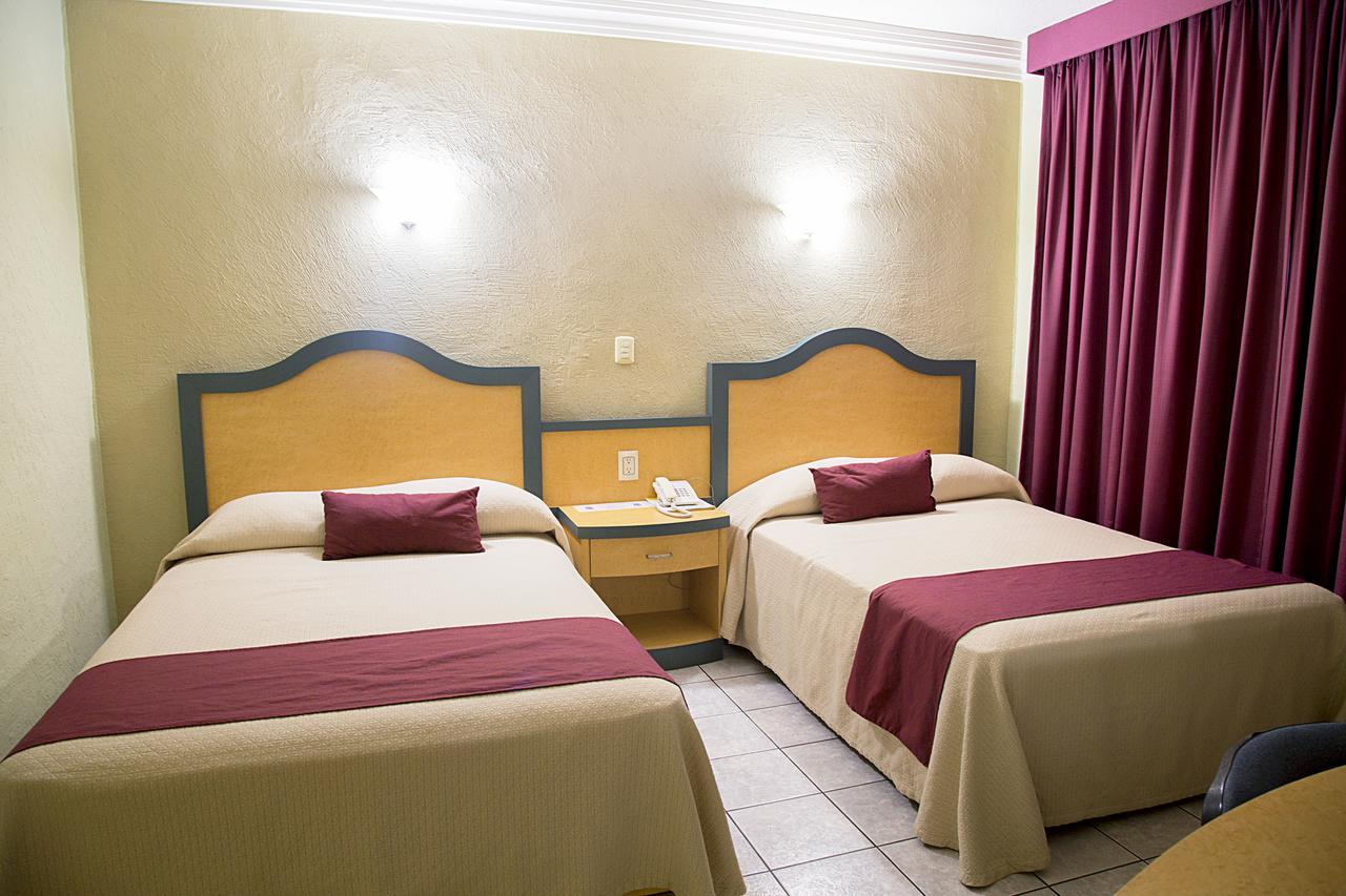 Hotel Madrid มินาติทลัน ภายนอก รูปภาพ