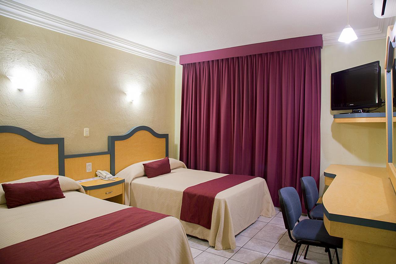 Hotel Madrid มินาติทลัน ภายนอก รูปภาพ