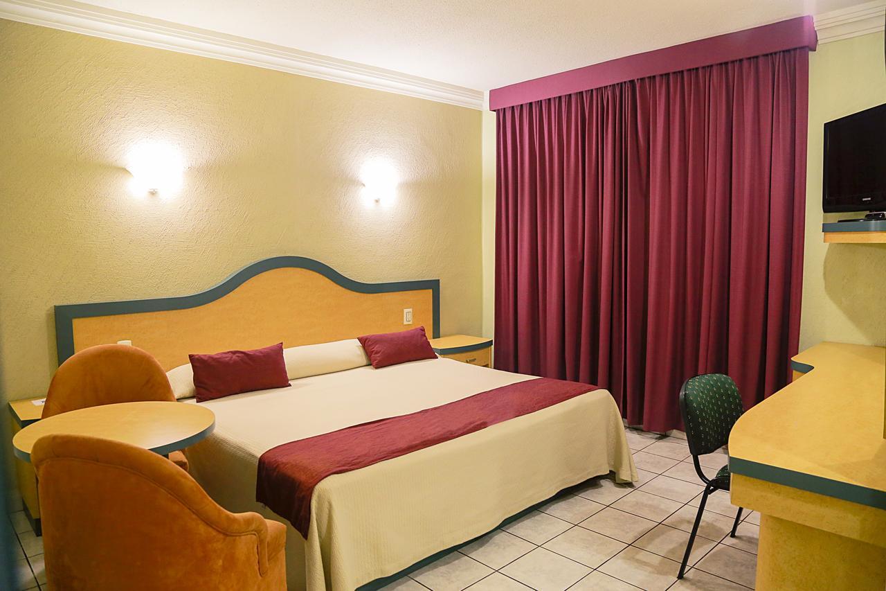 Hotel Madrid มินาติทลัน ภายนอก รูปภาพ