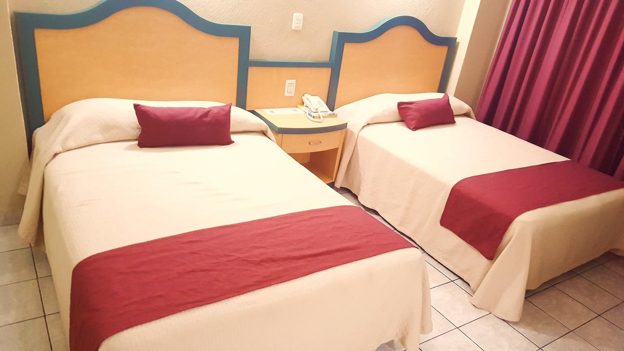 Hotel Madrid มินาติทลัน ภายนอก รูปภาพ