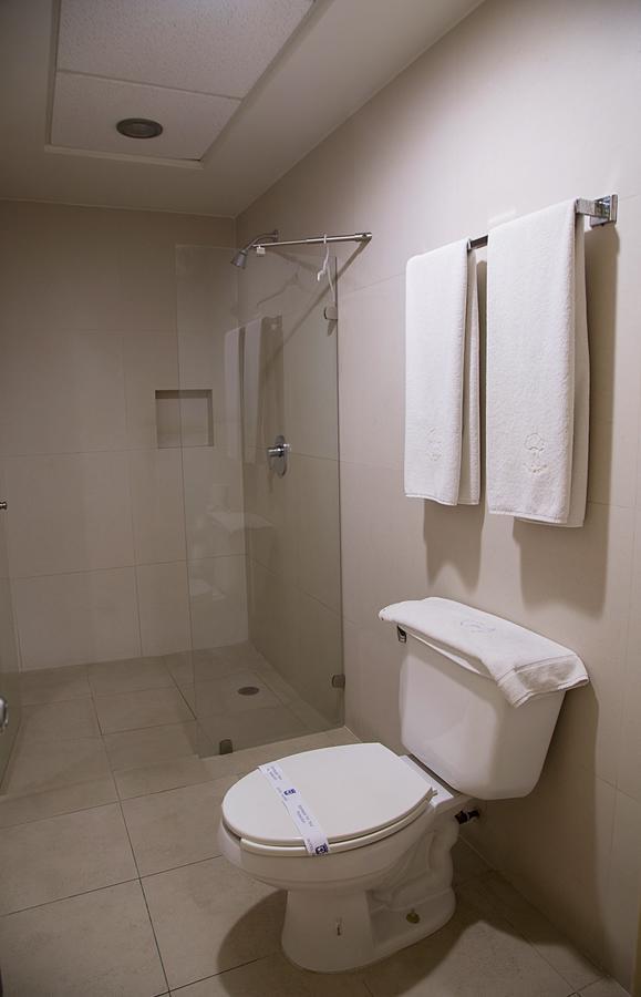Hotel Madrid มินาติทลัน ภายนอก รูปภาพ
